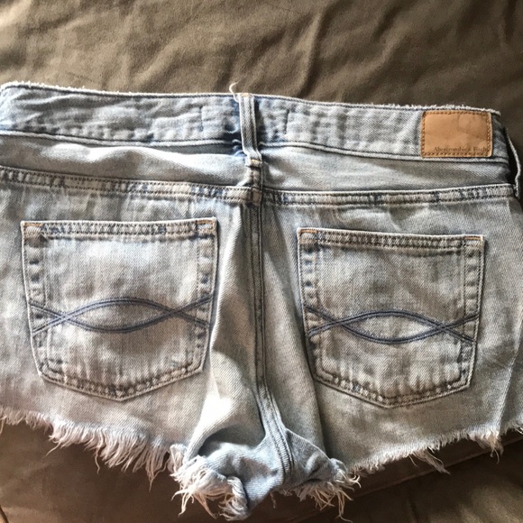 Abercrombie and Fitch jean shorts - Picture 4 of 4